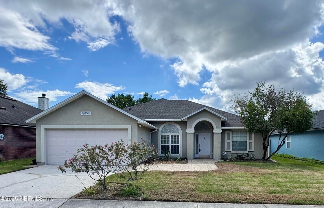 12850 Chets Creek Dr N in Jacksonville, FL - Building Photo