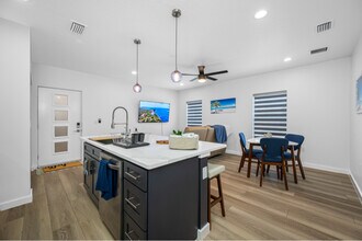 527 N Garden Ave, Unit 527 N Garden Ave. Apt 3, Unfurnished in Clearwater, FL - Building Photo - Building Photo