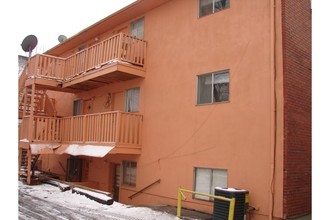 Pearl Street Apartments in Kansas City, KS - Building Photo - Building Photo