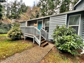 1150 Hillandale Dr E in Port Orchard, WA - Building Photo - Building Photo