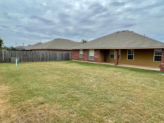 2145 Scissortail Landing Dr in Edmond, OK - Building Photo - Building Photo