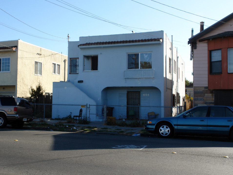 652 Harbour Way in Richmond, CA - Foto de edificio