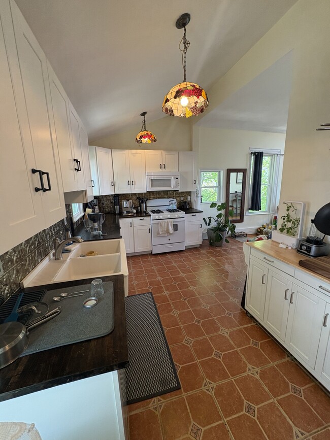 110 Summit Ave, Unit 2