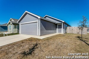 12835 Chinali Spgs in Saint Hedwig, TX - Building Photo - Building Photo