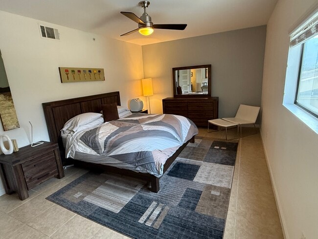 255 S Avenida Caballeros, Unit 215 in Palm Springs, CA - Building Photo - Building Photo