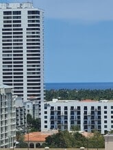 651 Okeechobee Blvd, Unit Penthouse 1106 11th Floor in West Palm Beach, FL - Foto de edificio - Building Photo