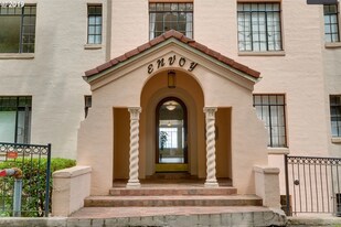 2336 SW Osage St, Unit 606 in Portland, OR - Building Photo