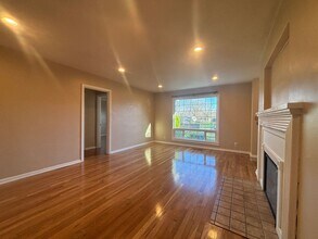 368 S 6th St in Independence, OR - Building Photo - Building Photo