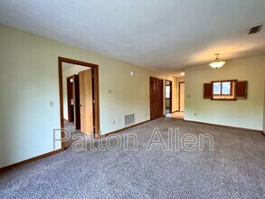 530 Courtwood Ln in Hendersonville, NC - Building Photo - Building Photo
