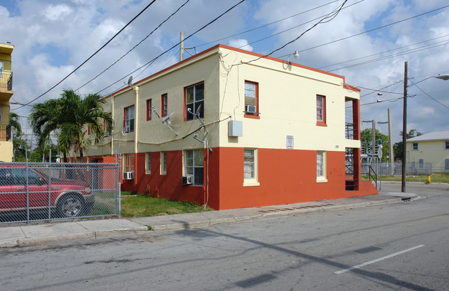 190 NW 16th St in Miami, FL - Building Photo - Building Photo