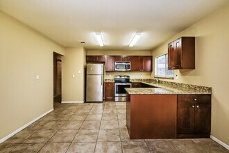 2396 Roxbury Cir in North Port, FL - Building Photo - Building Photo