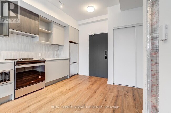 395 Dundas St W in Oakville, ON - Building Photo - Building Photo