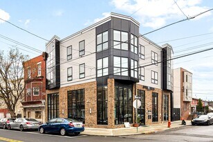 2451 Frankford Ave in Philadelphia, PA - Building Photo