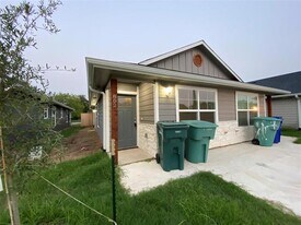 802-804-804 N Broughton St in Sherman, TX - Building Photo