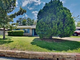 2116 Crockett Dr in Carrollton, TX - Building Photo