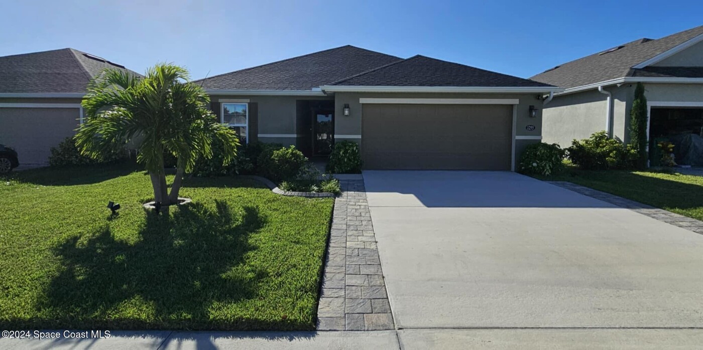 1255 Potenza Dr in West Melbourne, FL - Building Photo