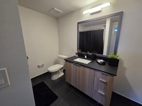 751 E 28th St, Unit B1 in Hialeah, FL - Foto de edificio - Building Photo