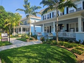 2916-2918 W Bay Vista Ave in Tampa, FL - Building Photo