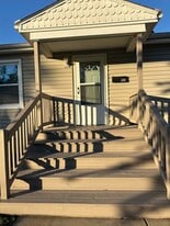 220 Thornton St in Lockport, IL - Building Photo