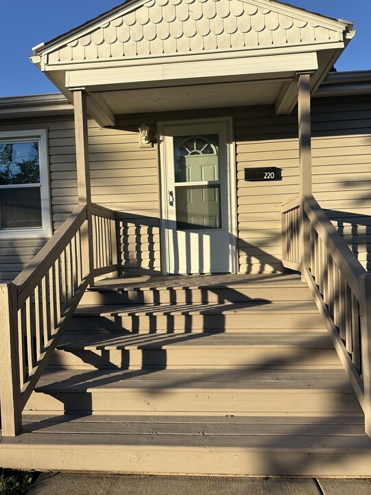 220 Thornton St in Lockport, IL - Building Photo