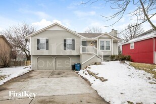 1709 NE Auburn Dr in Lee's Summit, MO - Building Photo