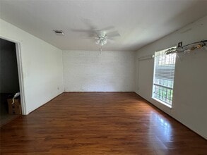 8330 Leamont Dr in Houston, TX - Building Photo - Building Photo