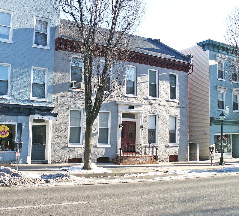 36 E Washington St in Hagerstown, MD - Building Photo