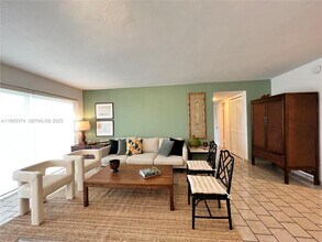 555 Crandon Blvd in Key Biscayne, FL - Building Photo - Building Photo