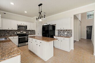 11810 Hueco Tanks Dr in Sugar Land, TX - Building Photo - Building Photo