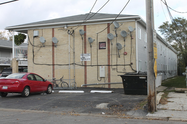 6029 Lenzi Ave in La Grange, IL - Foto de edificio - Building Photo