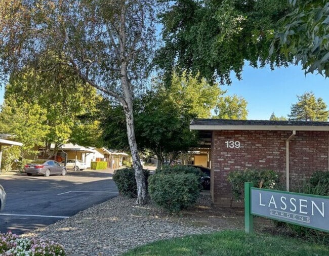 property at 139 W Lassen Ave