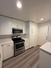 725 W Fletcher Ave in Orange, CA - Building Photo - Building Photo