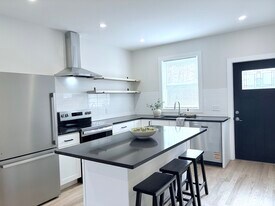 186 Conway St, Unit North Side in Greenfield, MA - Building Photo