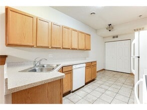 5040 Holly Ln N in Plymouth, MN - Building Photo - Building Photo