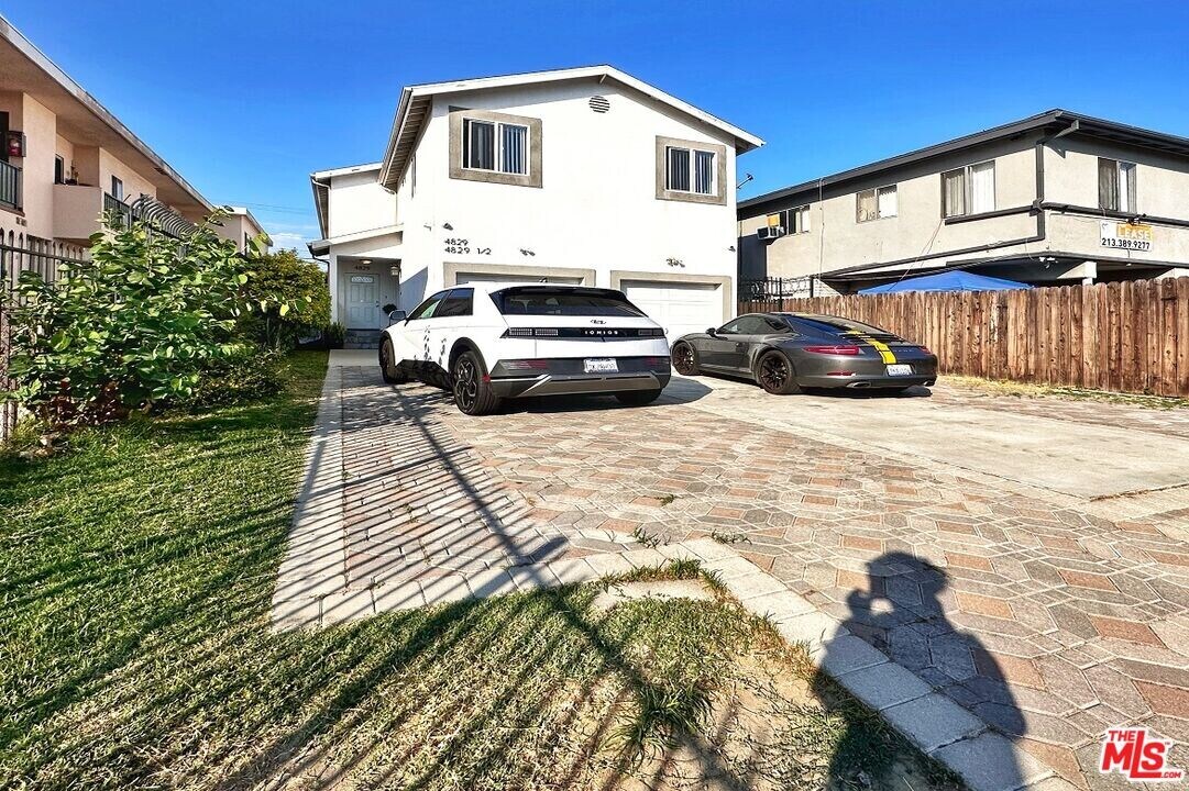 4829 W 17th St in Los Angeles, CA - Building Photo