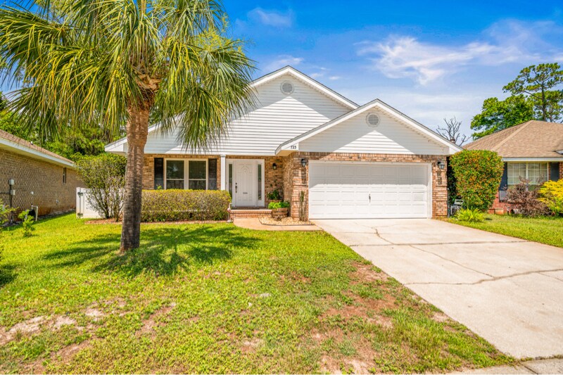 723 Marsh Harbor Dr in Mary Esther, FL - Building Photo