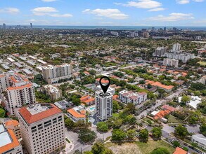 911 E Ponce De Leon Blvd in Coral Gables, FL - Building Photo - Building Photo