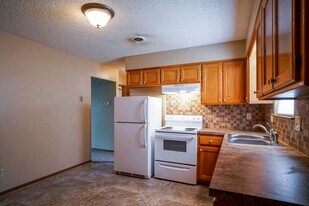 424 S 6th St in Manhattan, KS - Building Photo