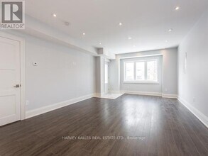 987 Avenue Rd in Toronto, ON - Building Photo - Building Photo