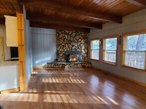 15325 Acacia Way in Pine Mountain Club, CA - Foto de edificio - Building Photo