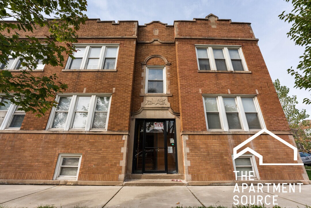 2620 N Kildare Ave in Chicago, IL - Building Photo
