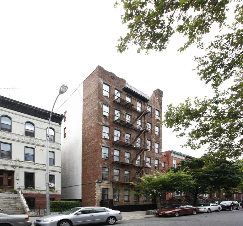 654 Saint Marks Ave in Brooklyn, NY - Building Photo