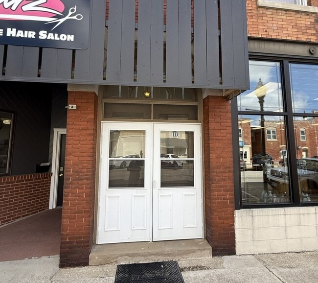 111 E Jefferson St in Morris, IL - Building Photo - Building Photo