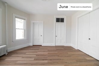 Room in Shared 3 bed/1 bath home in Boston, MA - Foto de edificio - Building Photo