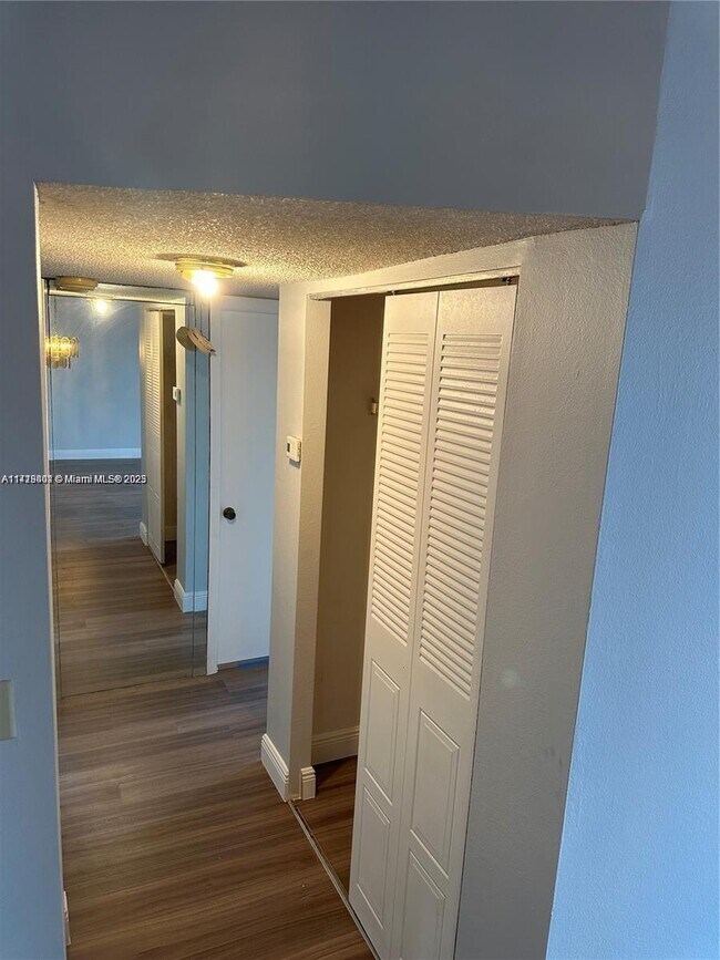 1820 N Lauderdale Ave, Unit 3304 in North Lauderdale, FL - Foto de edificio - Building Photo