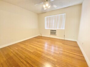 415 S New Hampshire Ave in Los Angeles, CA - Building Photo - Building Photo