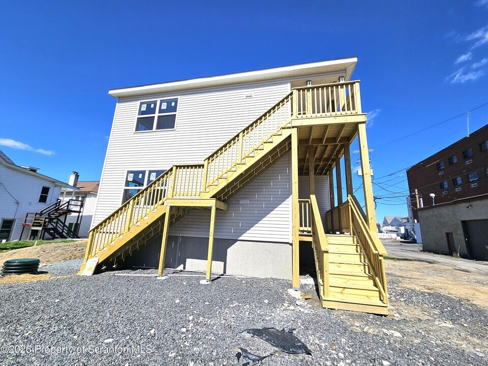609 E Gibson St in Scranton, PA - Building Photo