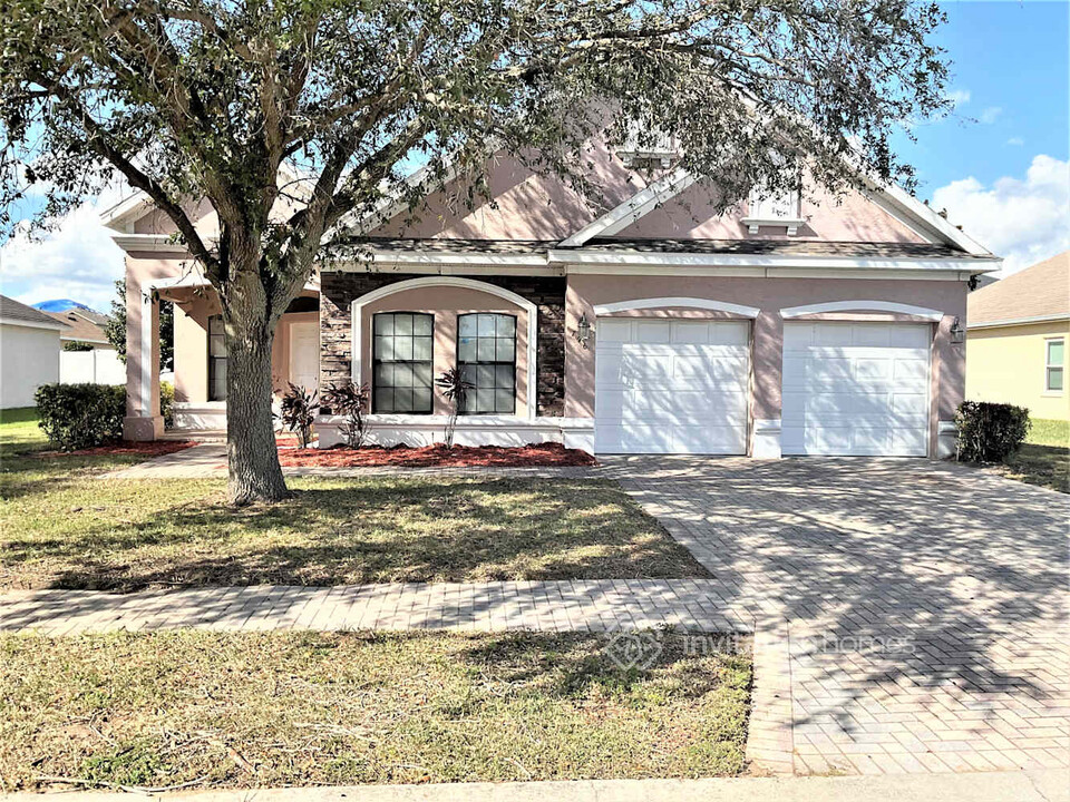 796 Lake Cummings Blvd in Lake Alfred, FL - Foto de edificio