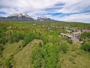 101 Ryan Gulch Rd, Unit A202 in Silverthorne, CO - Foto de edificio - Building Photo