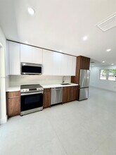 524 NE 65th St in Miami, FL - Building Photo - Building Photo